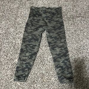 SPANX Look At Me Now Seamless Cropped Leggings Camo Print.  New and never worn!!